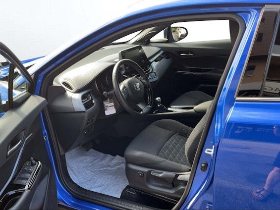 Vehicle image 6