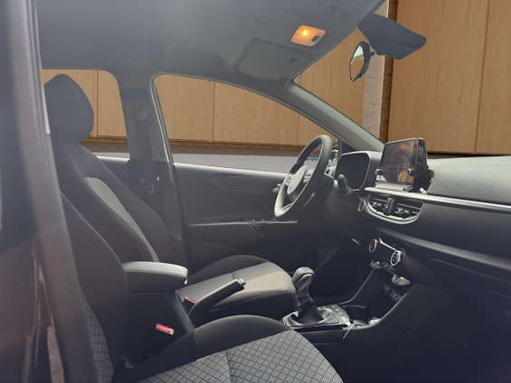 Vehicle image 11