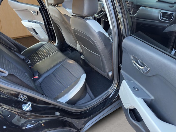 Vehicle image 12 Vehicle image 12