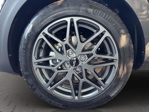 Vehicle image 14 Vehicle image 14