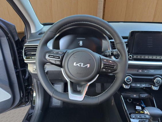 Vehicle image 7 Vehicle image 7