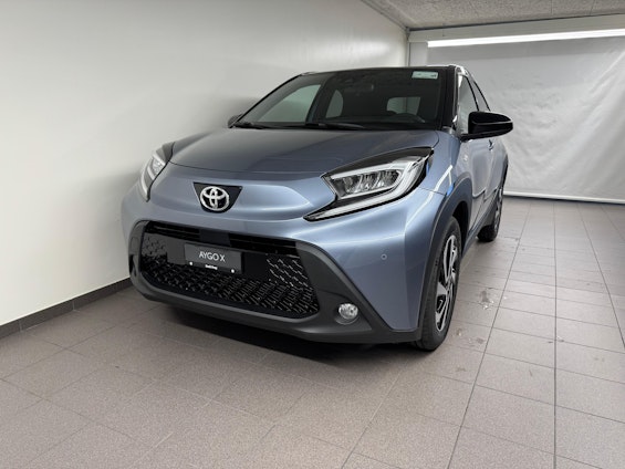 First vehicle image
