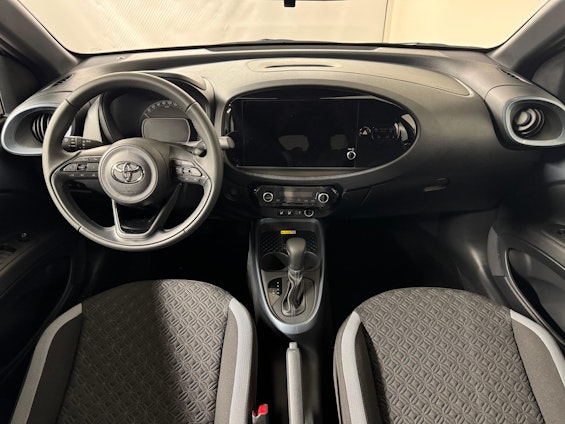 Vehicle image 7