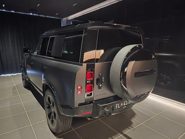 Land Rover Defender 110 3.0 D I6 250 X-Dynamic SE