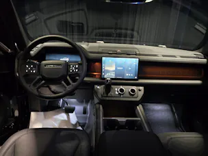 Land Rover Defender 110 3.0 D I6 250 X-Dynamic SE