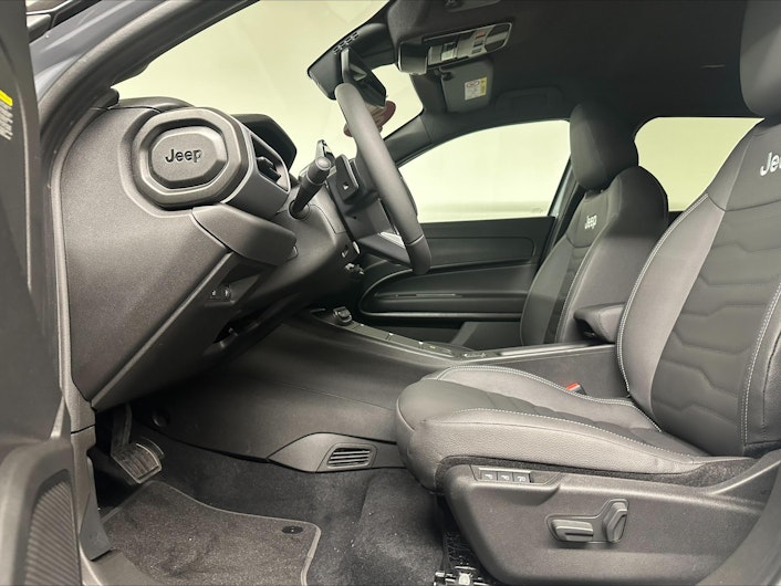 Vehicle image JEEP AVENGER