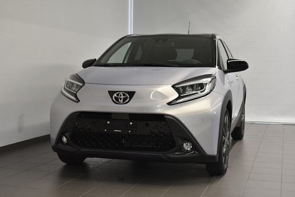 First vehicle image