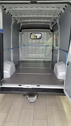 Vehicle image 8 Vehicle image 8