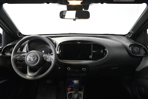 Vehicle image 6