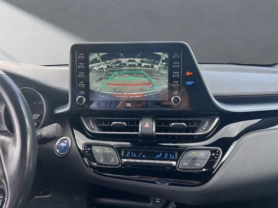 Vehicle image 7