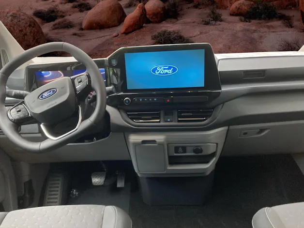 Ford Tourneo C Bus 320 L1 2.0 EcoBlue 136 Titanium
