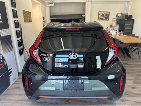 Vehicle image 5
