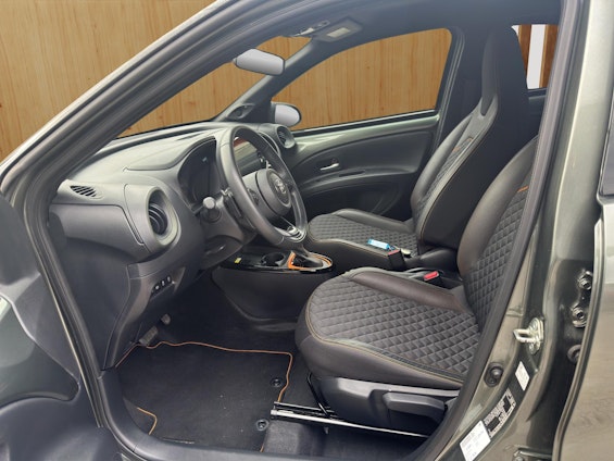 Vehicle image 7 Vehicle image 7