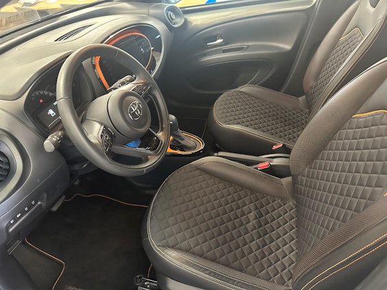 Vehicle image 7