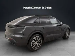 PORSCHE Macan 4