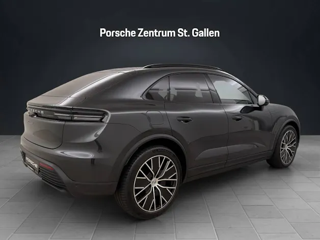 PORSCHE Macan 4