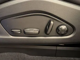 PORSCHE Macan 4