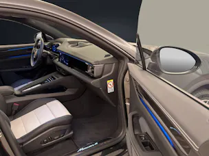 PORSCHE Macan 4