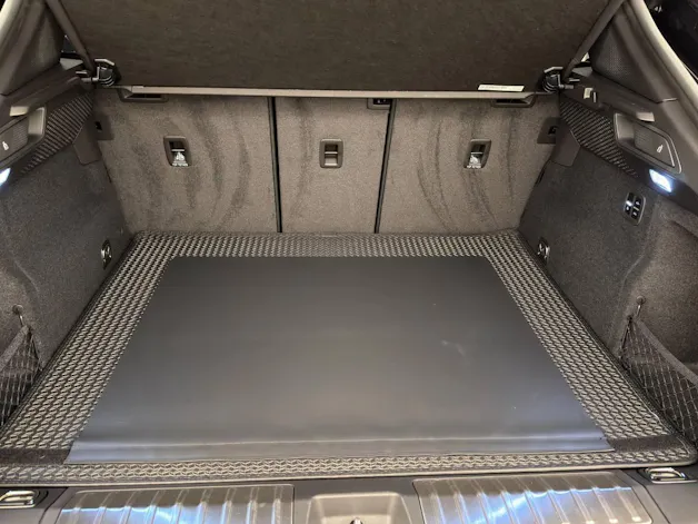 PORSCHE Macan 4