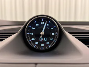 PORSCHE Macan 4