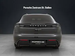 PORSCHE Macan 4