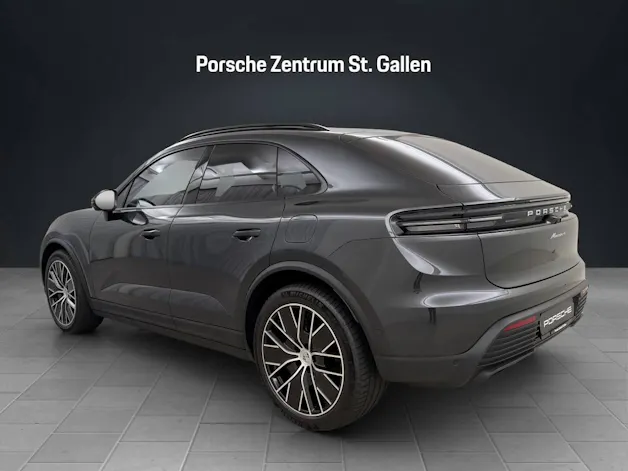 PORSCHE Macan 4