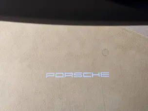 PORSCHE Macan 4