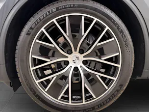 PORSCHE Macan 4