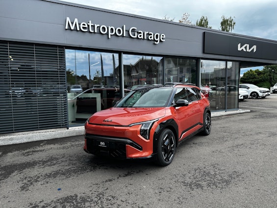 First vehicle image
