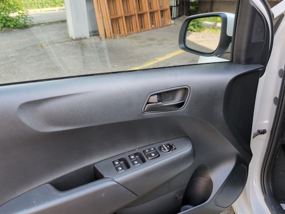 Vehicle image 15 Vehicle image 15