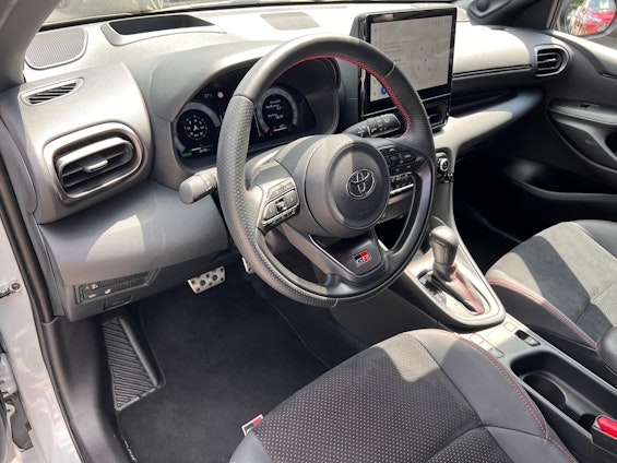 Vehicle image 7