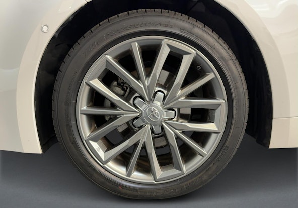 Vehicle image 14