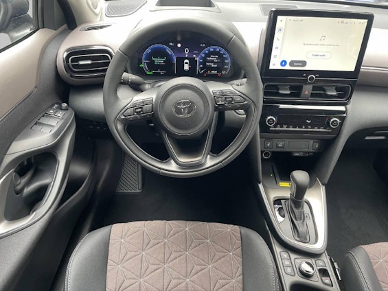 Vehicle image 6