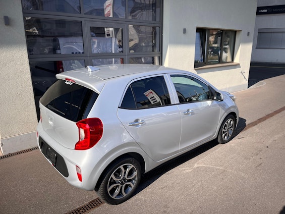 Vehicle image 9