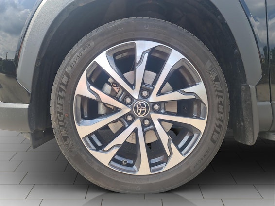 Vehicle image 14
