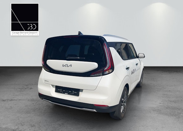 Vehicle image 3 Vehicle image 3