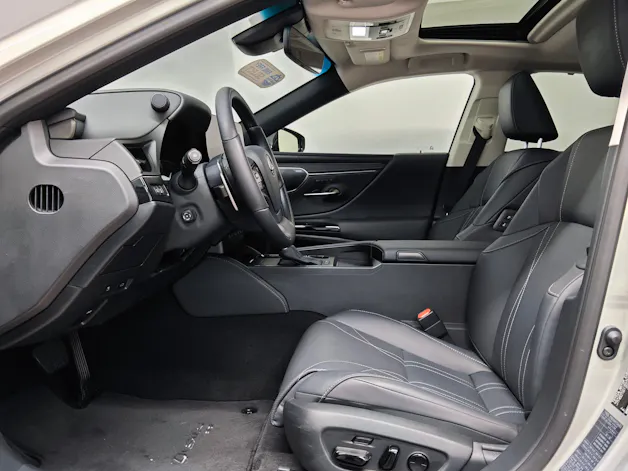 Lexus ES 300h Excellence - Pneumatici invernali inclusi