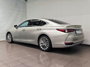 Vehicle image LEXUS ES 300h Excellence