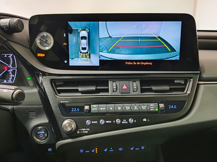 Vehicle image LEXUS ES