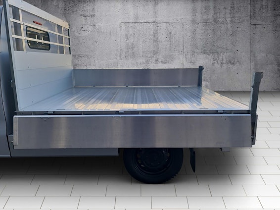 Vehicle image 9 Vehicle image 9