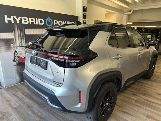 Vehicle image 6