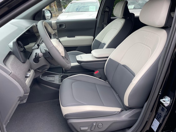 Vehicle image 10 Vehicle image 10