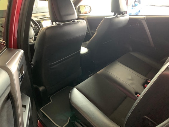 Vehicle image 14