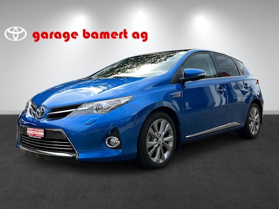 First vehicle image