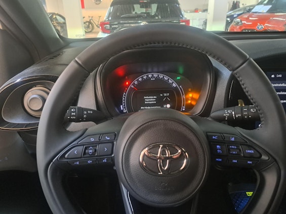Vehicle image 11