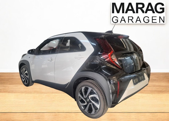 Vehicle image 4 Vehicle image 4