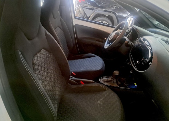 Vehicle image 9 Vehicle image 9