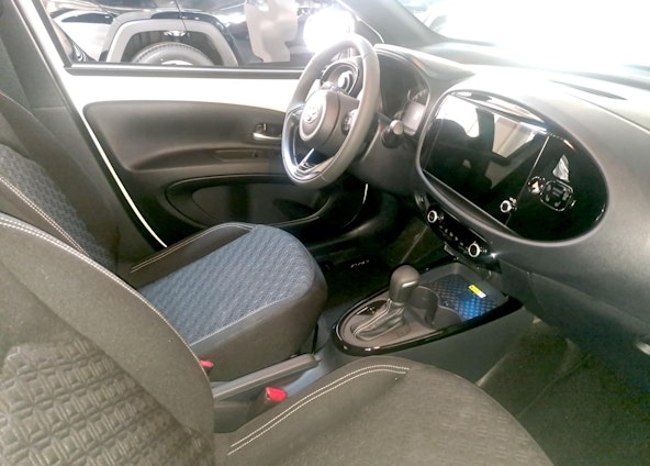 Vehicle image 8 Vehicle image 8