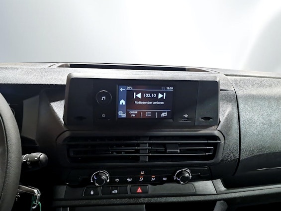 Vehicle image 13 Vehicle image 13