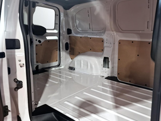 Vehicle image 9 Vehicle image 9